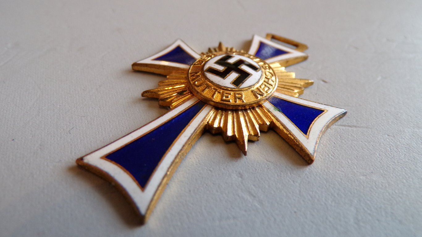 Ehrenkreuz der Deutschen Mutter Gold