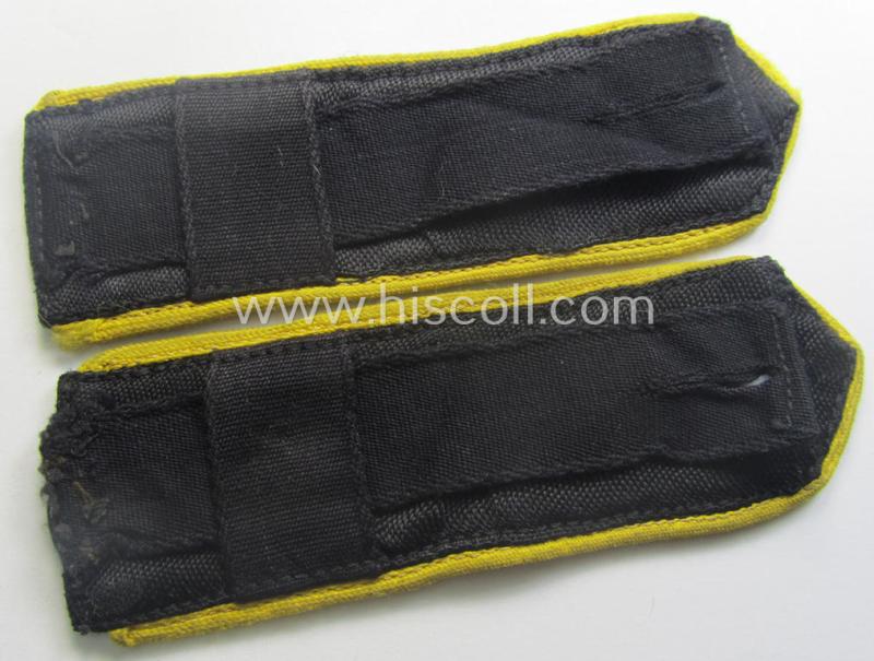 Pair of bright-yellow-piped, so-called: 'Nachrichten-HJ'- (ie. signals'-'HJ'-) shoulderstraps as was intended for usage by a: 'HJ-Junge' who served within the: 'Bann 39' (39 = 'Bann Düsseldorf' in the 'Gebiet West Düsseldorf')