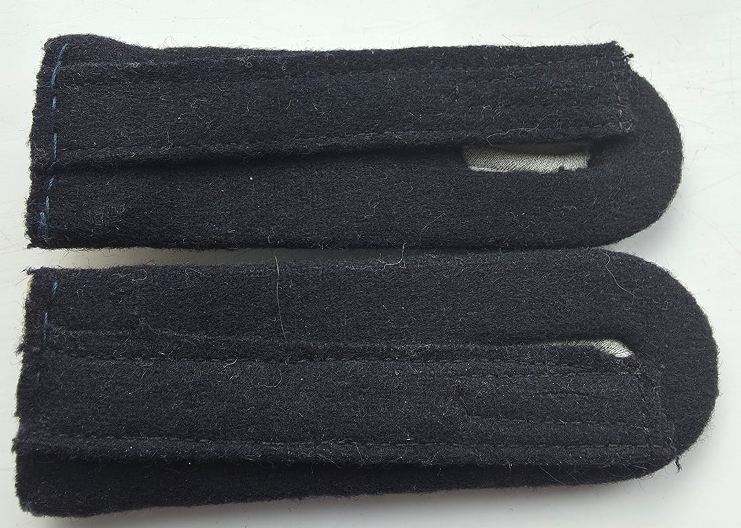 A pair of WH Pioneer/Engineer Oberleutnant slip on boards