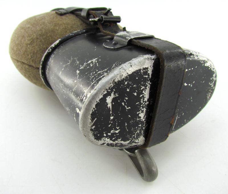 Wehrmacht M31 matching canteen by ESB39
