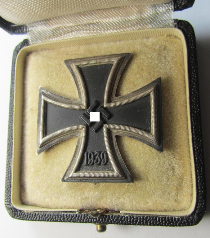 Superb, 'Eisernes Kreuz 1. Klasse' (ie. Iron Cross 1st class) being an (I deem) mid-war-period produced: 'L/52'- (ie. by 'C.F. Zimmermann'-marked-) example and that comes complete in its specific etui as issued and/or recently found