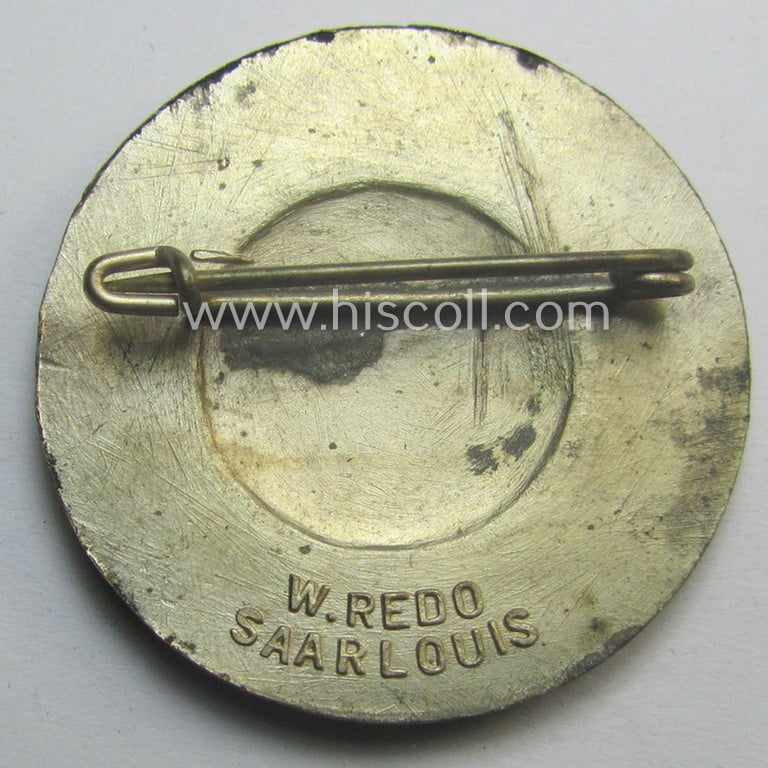 Commemorative, zinc-based N.S.D.A.P.- (ie. WHW-?) related 'tinnie', being a maker- (ie. 'W. Redo - Saarlouis'-) marked example depicting a flower with in its centre a religious cross surrounded by the text: 'Deutscher Luthertag - 10. November 1933'