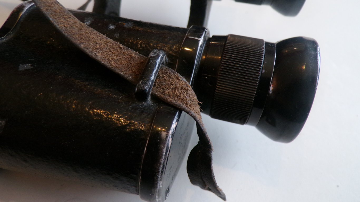 Rare "dym" 6 x 30 binoculars with Strichplatte