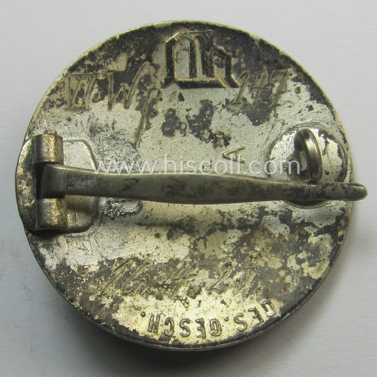 Enamelled lapel-pin: 'Der Stahlhelm' - Bund der Frontsoldaten (Sta) - Eintrittsabzeichen 1925' being a period-engraved example that comes in an overall very nicely preserved condition