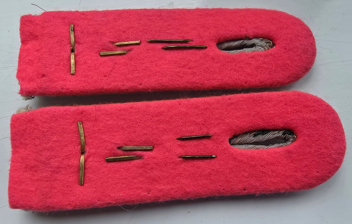 Pair of officers shoulderboards 'Hauptmann der Panzerjäger-Abts. 4'