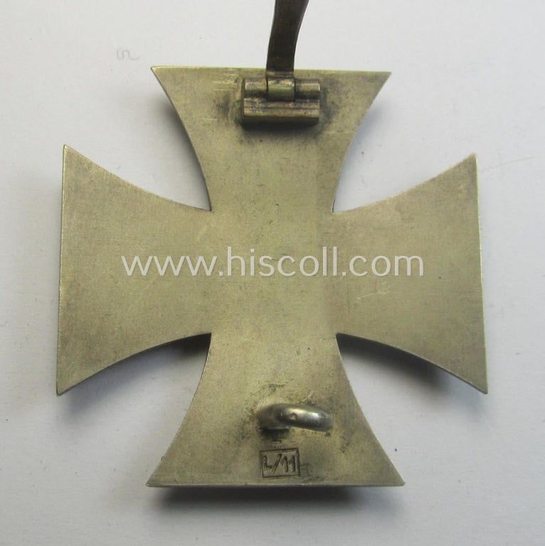 'EK1.Kl.' (or: Iron Cross 1st class) being a neatly maker- (ie. 'L/11'-) marked example as was produced by the (desirable!) 'Hersteller' (ie. maker): 'Wilhelm Deumer'