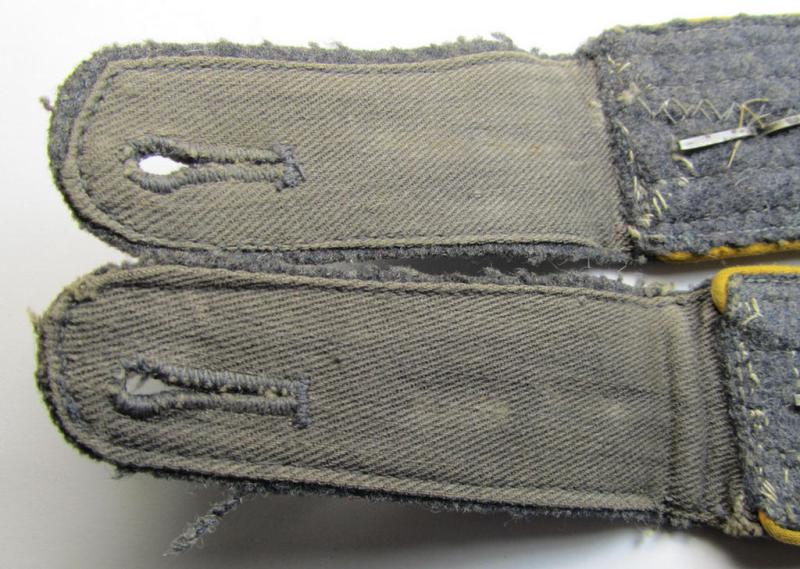 Superb - and fully matching! - pair of mid- (ie. later-) war-period, WH (Luftwaffe) NCO-type shoulderstraps as was intended for usage by a: 'Feldwebel der Flieger o. Fallschirm-Truppen'