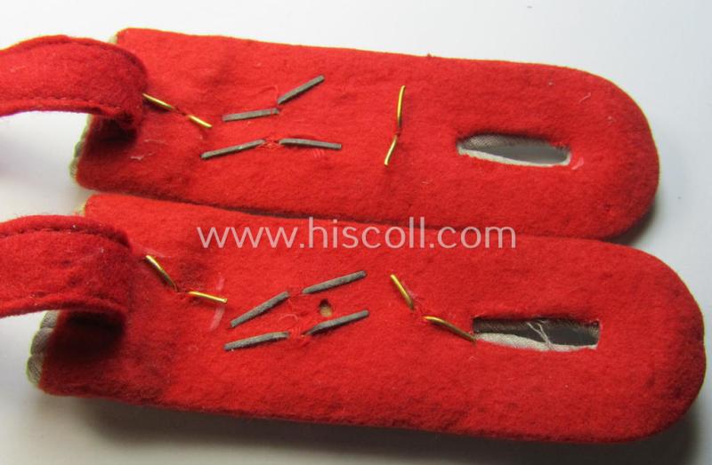 Attractive - and fully matching! - pair of WH (Heeres) neatly 'cyphered', officers'-type shoulderboards as piped in the bright-red-coloured branchcolour as was intended for usage by a: 'Hauptmann des Artillerie  Regiments 22'