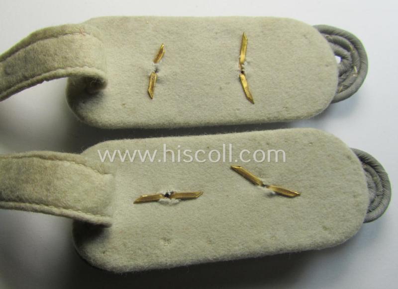 Superb - fully matching and I deem hardly used! - WH (Heeres) officers'-type shoulderboard-pair as was specifically intended for usage by an: 'Oberst der Infanterie-Truppen'