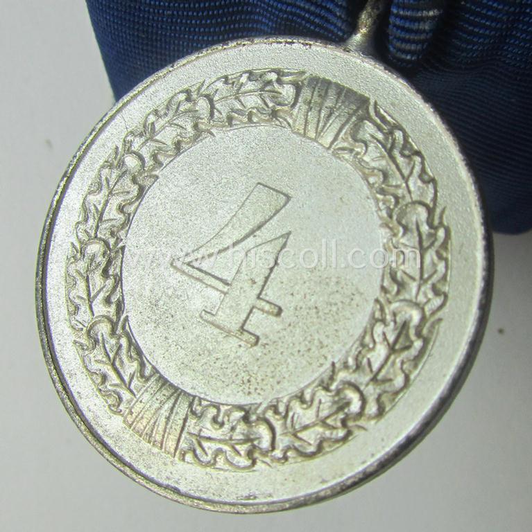 Bright silver-toned WH (Luftwaffe) so-called: 'Einzelspange' showing a: 'WH-Dienstauszeichnung 4. Stufe' (as was intended for 4 years of loyal-service) and that shows a detailed, Luftwaffe-type-eagle-device, period-attached