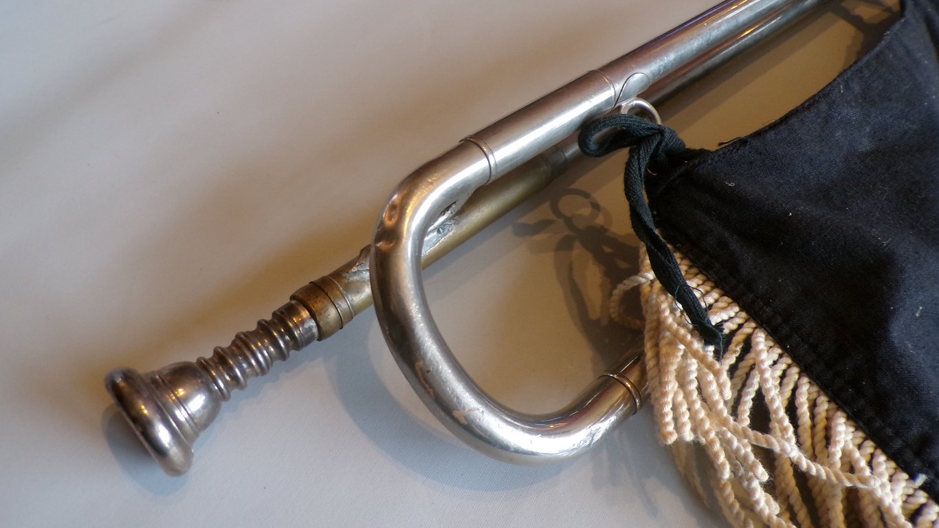 Large Deutsches Jungvolk (DJ) Trumpet and Banner