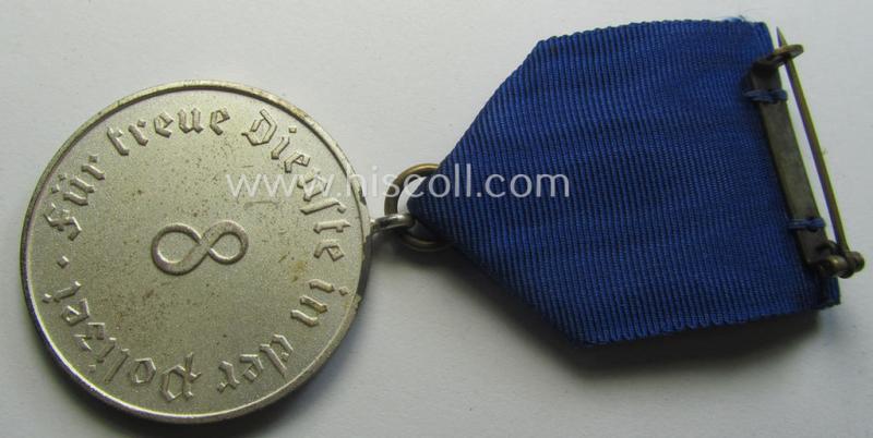 Bright-silver-toned so-called: 'Polizei-Dienstauszeichnung 3. Stufe' (or: police loyal-service medal 3rd class) that comes mounted onto its period ribbon (ie. 'Bandabschnitt') and that comes stored in its green-coloured etui