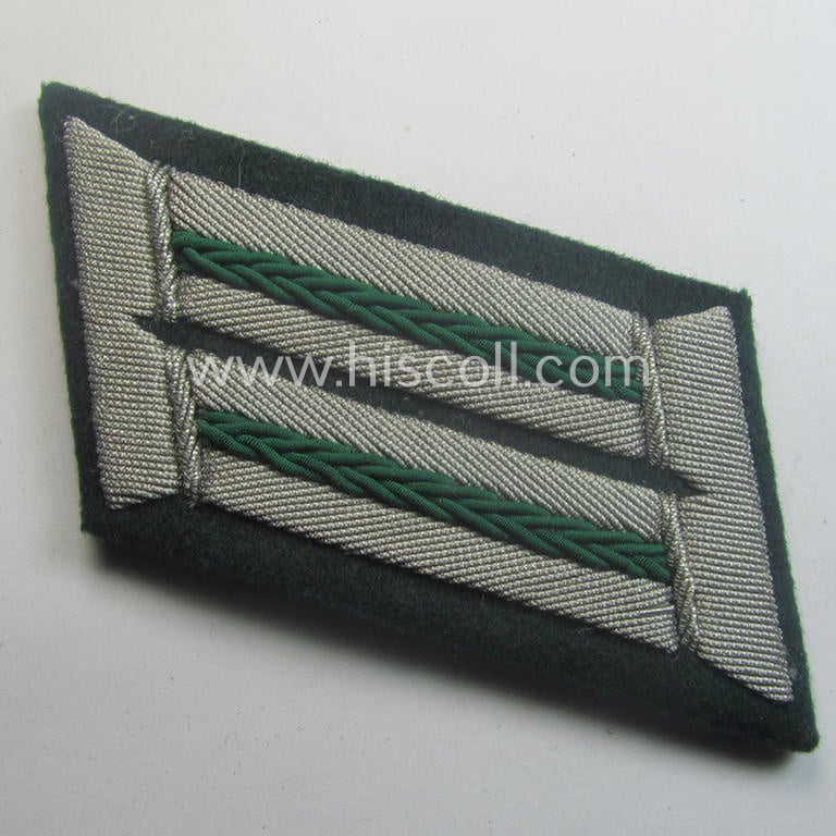 Fully matching pair of WH (Heeres) collar-tabs (ie. 'Kragenspiegel für Offiziere') as piped in the desirable darker-green- (ie. 'grüner'-) coloured branchcolour as was intended for usage by an: 'Offizier eines Gebirgsjäger-Rgts.'