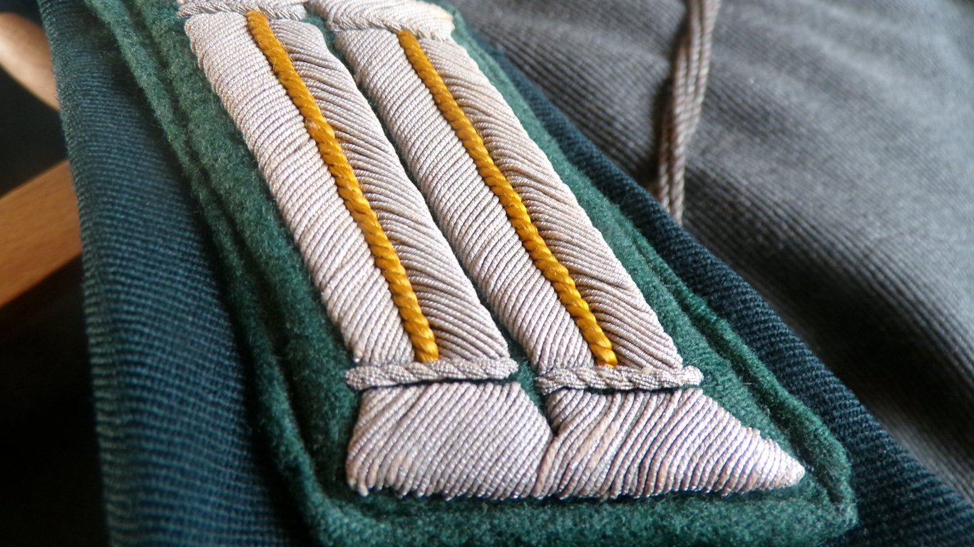 reissued Austrian Cavalry tunic of a Hauptmann 1