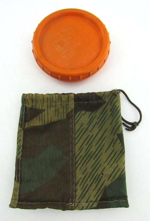 Wehrmacht Bakelite Butterdish in "Field Made" Splittertarn pouch