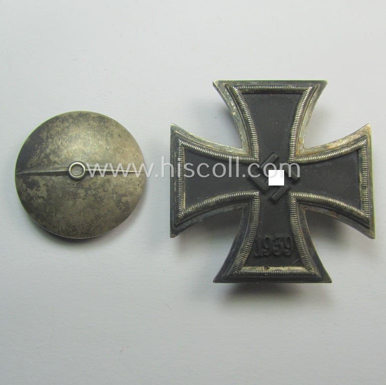 Hardly used, 'Eisernes Kreuz 1. Klasse' (or: Iron Cross 1st class), as executed in the scarcely seen so-called: 'screw-back-version', being an 'L/50'- (= 'Gebr. Godet'-) marked example