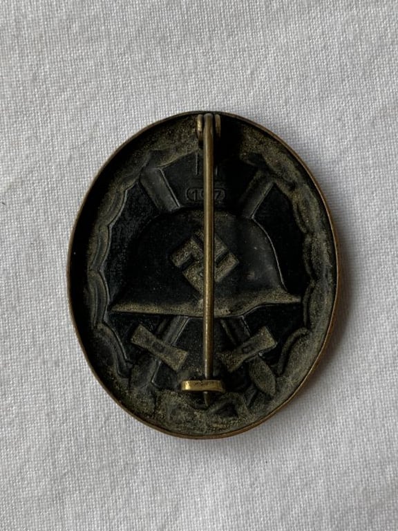 Black Wound Badge '107'