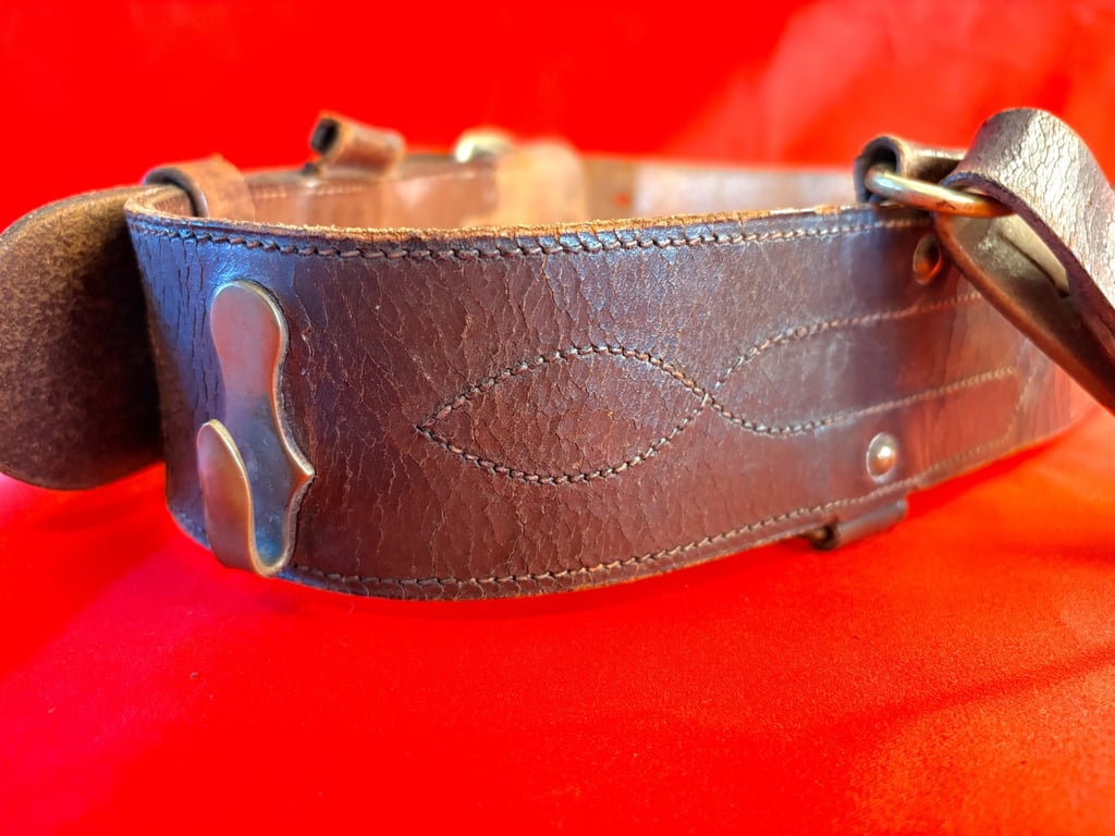 BRITISH WWII WILTSHIRE REGIMENT OFFICERS VISOR CAP, BELT AND CROSS STRAPS. ADDITIONAL PHOTOS