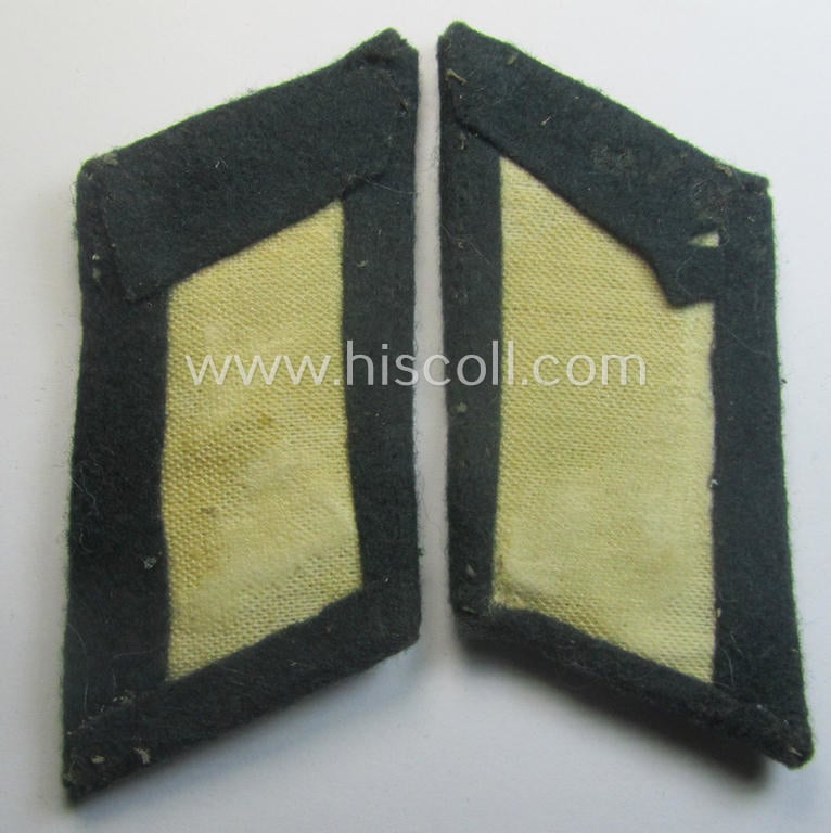 Pair of WH (Heeres) collar-tabs (ie. 'Kragenspiegel für Offiziere') as piped in the desirable green- (ie. 'grüner'-) coloured branchcolour as was intended for an: 'Offizier eines Jäger- o. Gebirgsjäger-Rgts.'