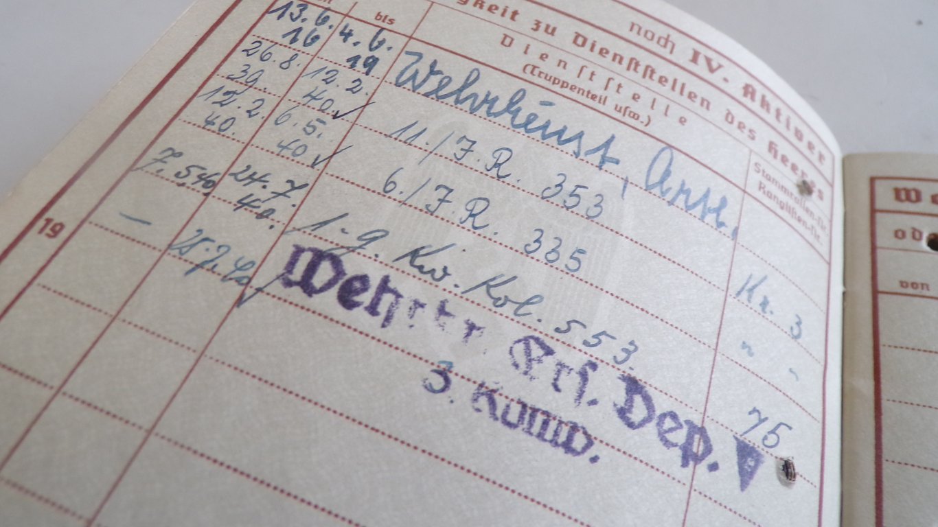 large grouping of a WWI and WWII veteran 1/2