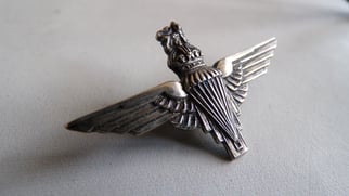 Parachute Regiment Collar Badge / Cap Miniature