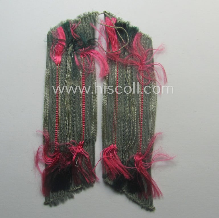 Pair of WH (Heeres) EM/NCO-type collar-tabs (or: 'Einheitskragenspiegel') as piped in the bright-pink branchcolour as intended for the: 'Panzer- o. Panzerjäger-Trpn.'