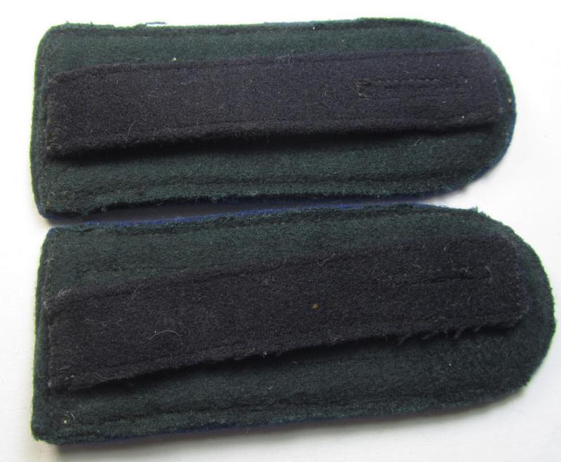 Attractive - and fully matching! - pair of WH (Heeres), early-war period- (ie. 'M36/M40'-pattern-, rounded-styled- and/or 'tailor-made') NCO-type shoulderstraps as was intended for a: 'Feldwebel einer Sanitäts-Abteilungs'