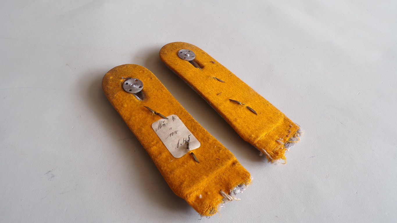 Shoulderboard for a cavalry / rec. Hauptmann