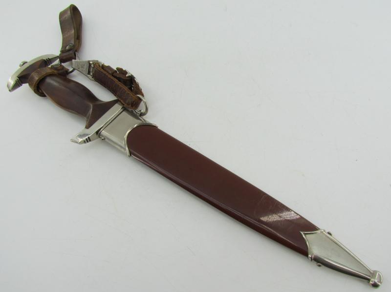 SA Dagger by M7/33 – F.W. Höller with Three Piece Hanger