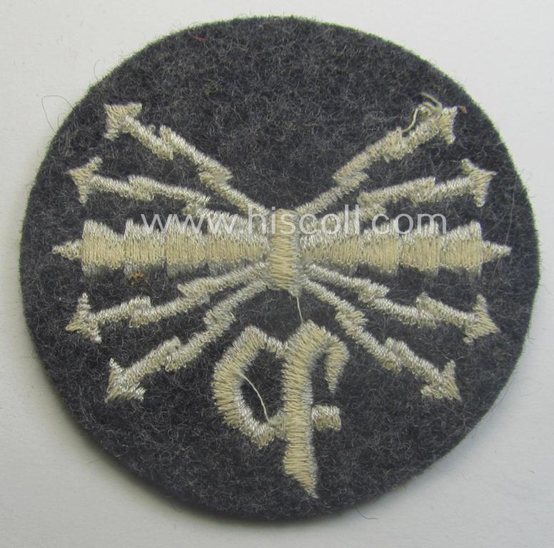 Machine-embroidered, WH (Luftwaffe) trade- ie. special-career-patch as was specifically intended for: 'Peilfunker'-staffmembers and that comes in a possibly issued- albeit 'virtually mint' and/or never tunic-attached, condition