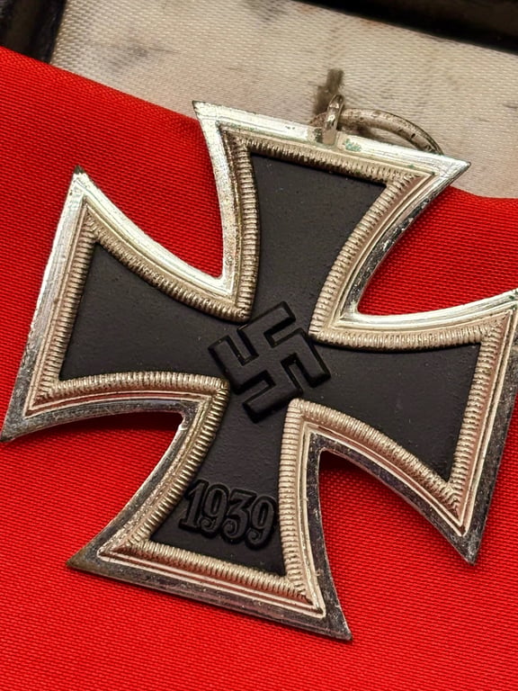 WW2 German Iron Cross & Cased War Merit Cross 1st Class with Swords Pair. 4, Steinhauer & Luck and 62, for Kerbach & Österhelt, Dresden.