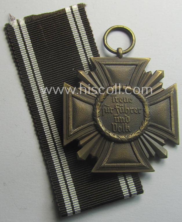 'N.S.D.A.P. Dienstauszeichnung in Bronze' (ie. '3. Stufe für 10 Jahre t. Dienste') being a maker- (ie. '53'-) marked- (and 'regular-weight' ie. 'Buntmetall'-based!) example that comes together with its period ribbon (ie. 'Bandabschnitt')