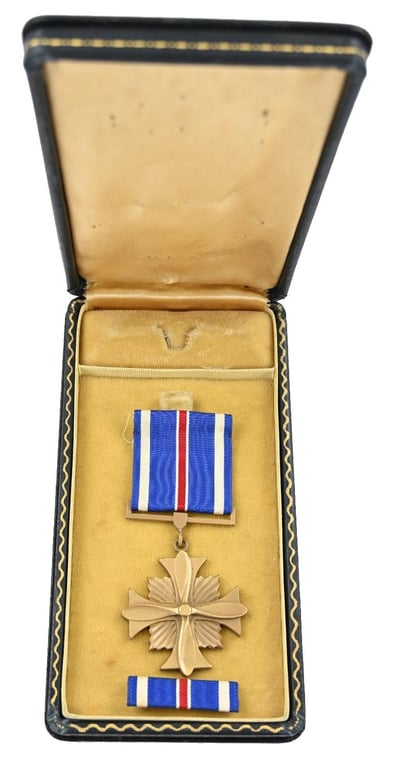 US WW2 Distinguished Flying Cross in Case