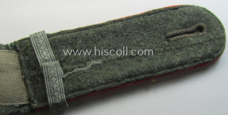 Single, WH (Heeres) 'M41- o. M43'-pattern, EM-type shoulderstrap: 'Soldat u. Uffz.-Anw. der Art.-Truppen'