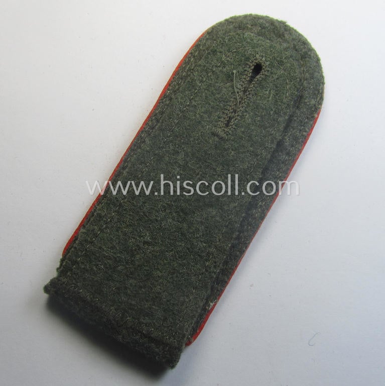 Single, mid- (ie. early-) war-period, WH (Heeres) so-called: 'M40 o. M43'-pattern NCO-type shoulderstrap as was intended for - and worn by! - an: 'Unterwachtmeister eines (Sturm)Artillerie-Rgts.'