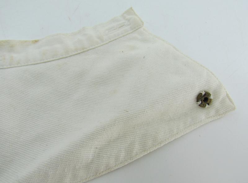 Deutsches Rotes Kreuz (DRK) Collar liner or Kragenbinde for the 'Helferin' Uniform