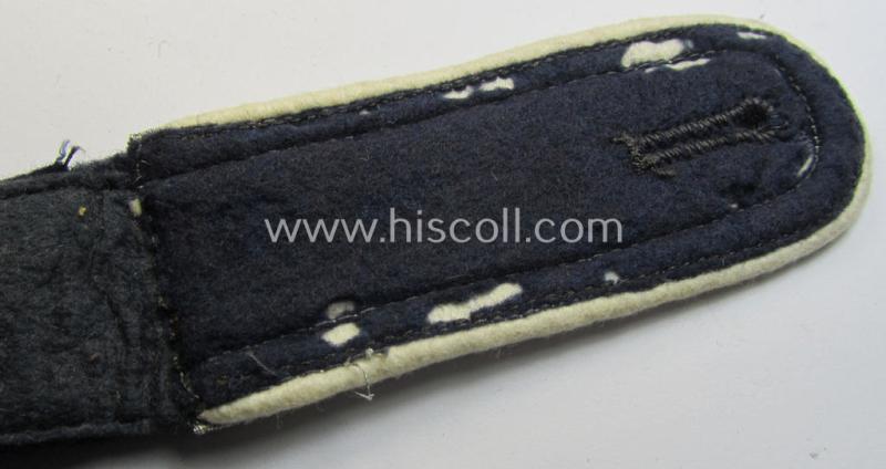 Neat - albeit regrettably single! - WH (Luftwaffe) NCO-type shoulderstrap as piped in the desirable white-coloured branchcolour as was intended for - and with certainty used by! - an: 'Unteroffizier der Hermann Göring-Division'