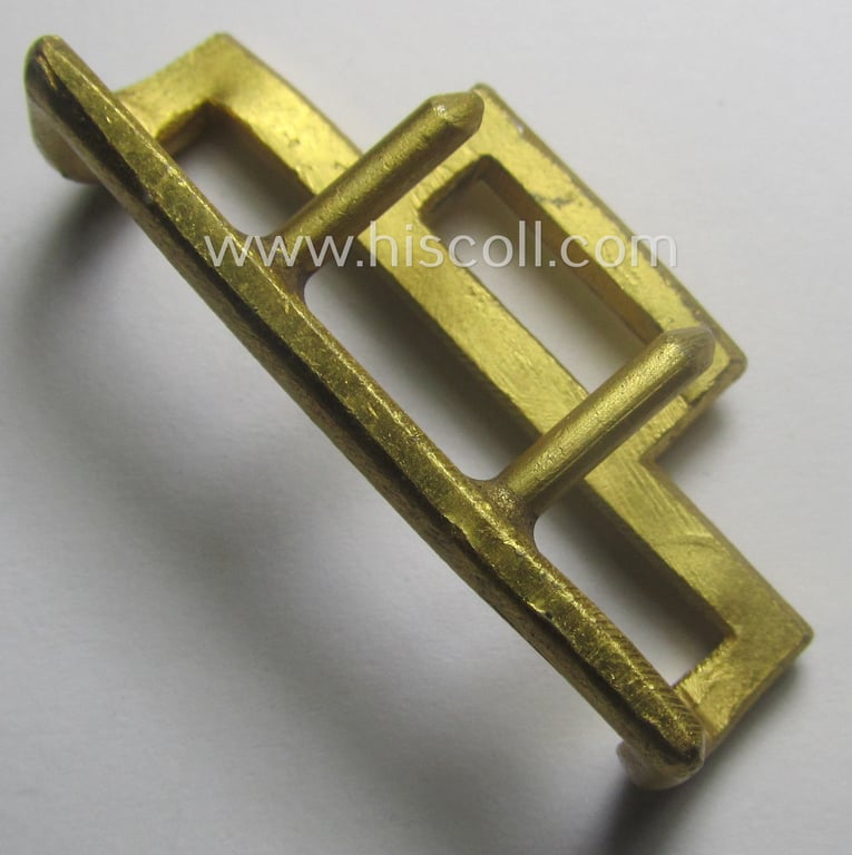 Smaller-sized - and 'virtually mint'! - WH (KM) 'standard-issue'-pattern, bright-golden-toned- and/or typical zinc-based officers'-dress-model belt-buckle (ie. 'Paradefeldbinde-Koppelschloss für Offiziere der KM') being a non-maker-marked example