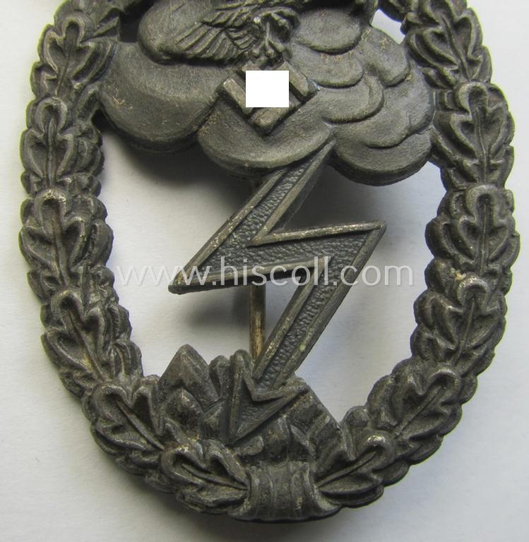 Neat - and clearly used! - later-war-period, zinc- (ie. 'Feinzink'-) based version of a WH (Luftwaffe) 'Erdkampfabzeichen' being a (typical) non-maker-marked example by the Austrian-based: 'Arno Wallpach'-company