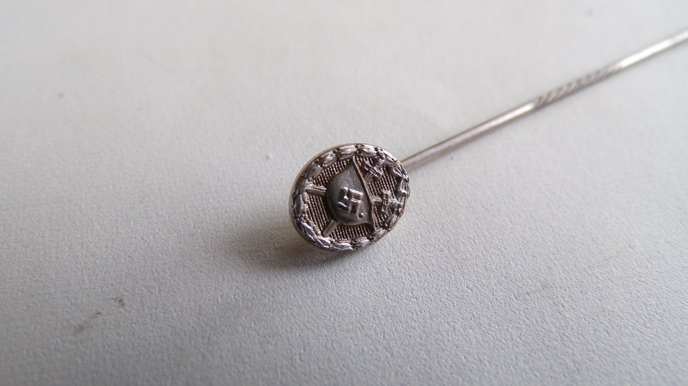 9mm Miniature Wound Badge in Silver
