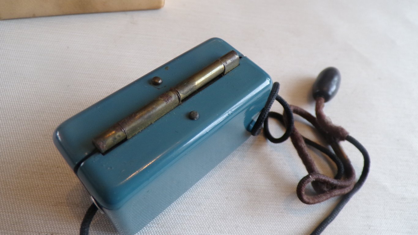 Mint Cased Period Siemens Razor Blade Sharpener