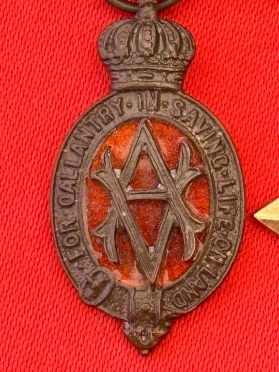 WWI BRITISH SET OF DRESS MINATURES ALBERT MEDAL AND SOLID SILVER IDENTITY BTACELET 1918.