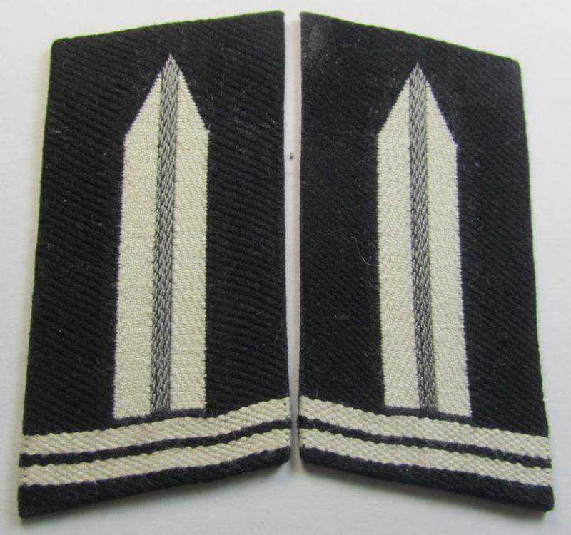 Attractive - and/or fully matching! - pair of RAD (ie. 'Reichsarbeitsdienst') EM-type collar-tabs (being of the second pattern as was used in the period between 1936-41) as was specifically intended for a: 'RAD-Obervormann'