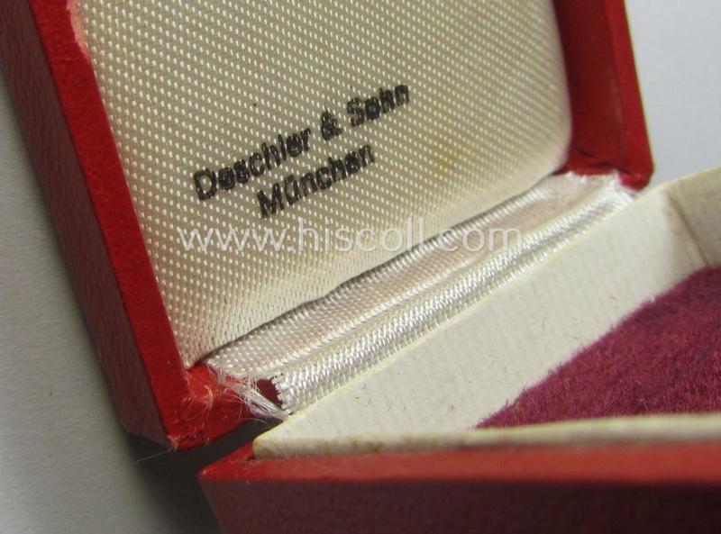 'Treuedienst Ehrenzeichen 1. Klasse' in its maker- (ie. 'Deschler'-) marked etui
