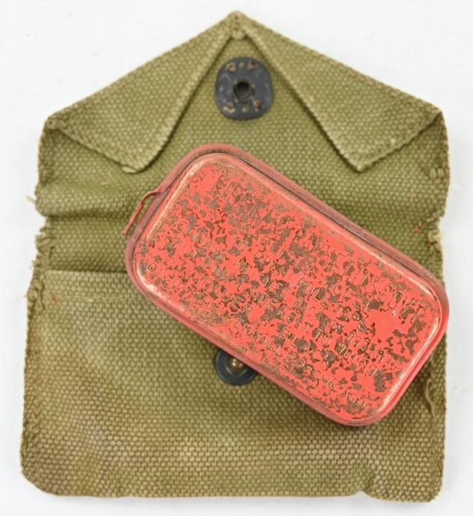 US WW2 M-1942 First Aid Pouch with First Aid Kit
