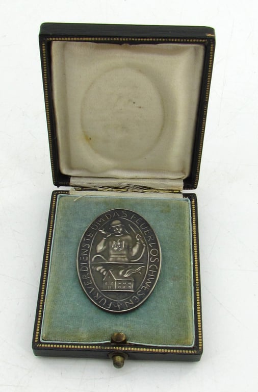 Rare German Silver "Erinnerungzeichen für Verdienste um das Feuerlöschwesen" in case