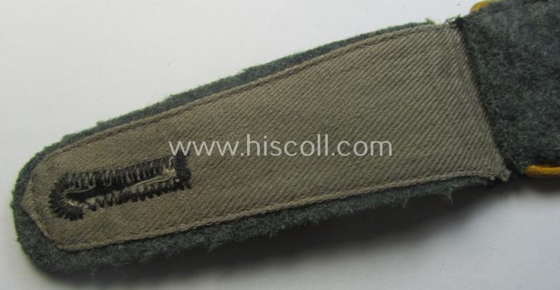 Single, WH (Heeres) EM-type (ie. 'M40'-pattern- and 'rounded-styled') shoulderstrap as was intended for usage by a: 'Soldat der Kavallerie o. Aufklärungs-Trpn.'