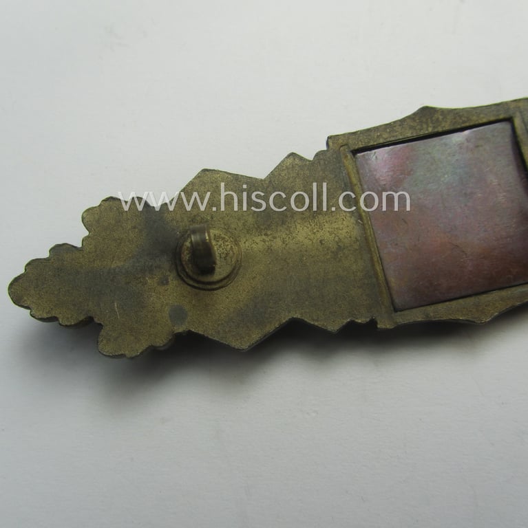 'Nahkampfspange in Bronze' (or: bronze-class close-combat clasp ie. CCC) being a (typical) non-maker-marked- and/or minimally converse-shaped specimen as was (I deem) produced by the maker- (ie. 'Hersteller') 'Steinhauer & Lück'