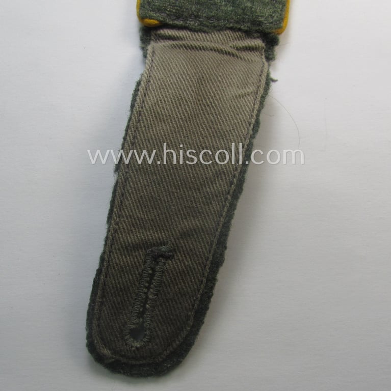 Single, WH (Heeres) EM-type (ie. 'M41 o. M43'-pattern) shoulderstrap: 'Soldat der Kavallerie o. Aufklärungs-Trpn.'