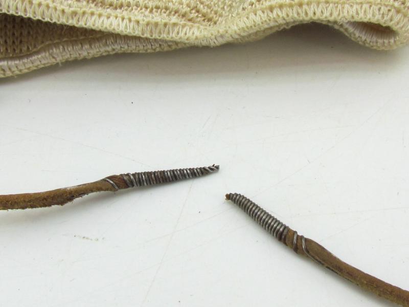 Single British WWII Paratrooper Knee Pad